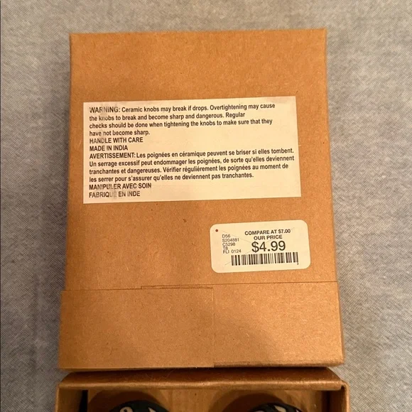 8 drawer knobs - Picture 4 of 5